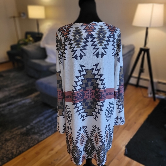 Vocal Aztec Geometric Patterned Long Sleeve Top Size XL - 3X - Picture 2 of 12